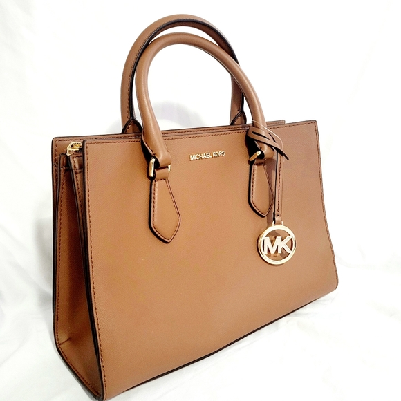 🏷1 DAY SALE🏷⭐️Micheal Kors Sheila Non Leather Vegan Satchel⭐️ - Picture 3 of 10